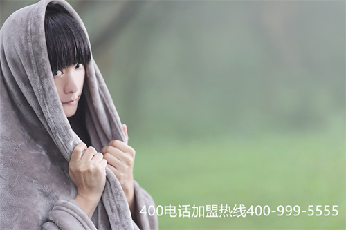 一個(gè)帶著帽子的人 一個(gè)帶著帽子的人